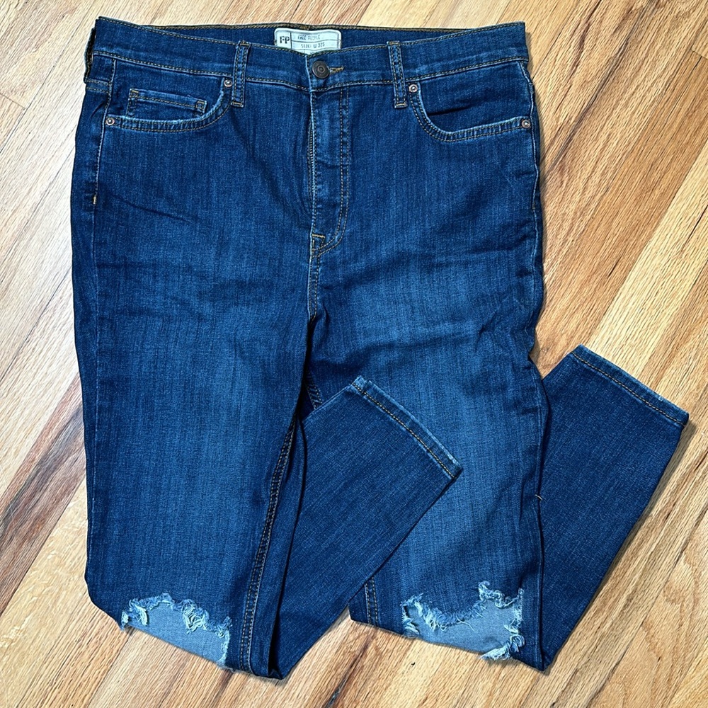 NWOT Free People Skinny Jeans with Distressed Knees in 32S